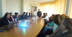 Архивисти показаха на румънски  колеги уникални стари документи