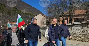 Лидерът на „Възраждане“ Костадин Костадинов оглави поход в памет на жертвите от атентата на гара Буново