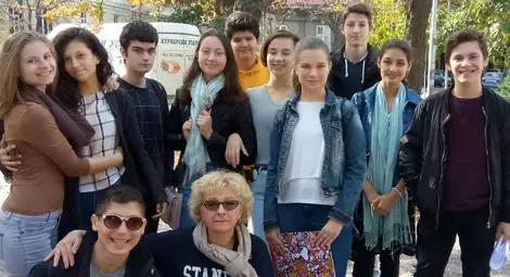 Преподавателка от Математическата  издаде книга за драма-педагогиката