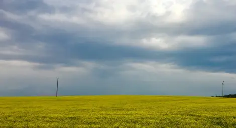 Високи температури, но идват облаци и дъжд