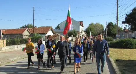 Шествието беше предвождано от народния представител Светлана Ангелова и кмета на общината Божидар Борисов.							          Снимка: ГЕРБ