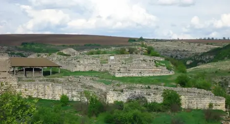 Средновековни рицари превземат  отново Червенската крепост
