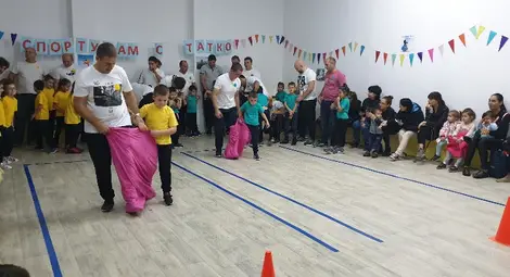 Детски игри в Седмицата на бащата подариха глътка въздух на майките Детски игри в Седмицата на бащата подариха глътка въздух на майките