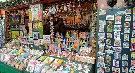 21.60 лева за порция сарми с мамалига и чаша греяно вино на най-бляскавия коледен базар в Букурещ