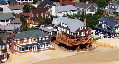 &bdquo;Повдигане на сгради&ldquo; възстановява къщи след урагани /галерия/