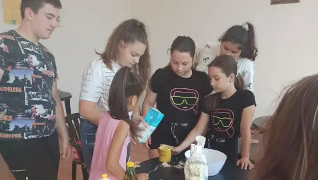 Герои от басните на Лафонтен оживяха в Ценово Герои от басните на Лафонтен оживяха в Ценово