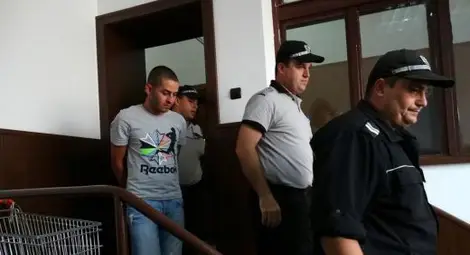 Скандал! Пуснаха на свобода младежа, който уби пешеходец в Пловдив Скандал! Пуснаха на свобода младежа, който уби пешеходец в Пловдив