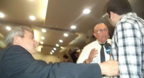 Екшън в Бургас: Общински съветници налитат на бой и псуват репортер