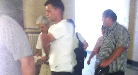 Маратонка издала преместването на труп на шофьорското място в жесток инцидент