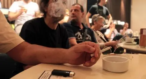 И Сърбия забранява пушенето на закрито