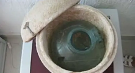 Пловдивчанка изрови урна на шведски покойник в магазин за секънд хенд