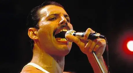 Гласът на Фреди Меркюри в нова песен на "Куийн"