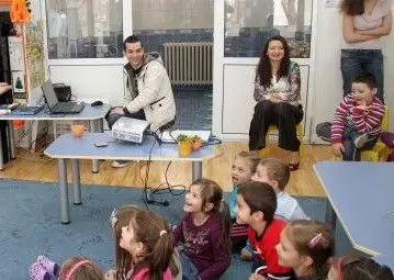 Деца запалиха с цигари бивша училищна работилница