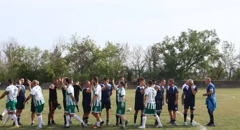 ФК &bdquo;Янтра&ldquo; &ndash; Ценово отбеляза 80 години от създаването си, областният управител игра в мача между ветерани и настоящи футболисти