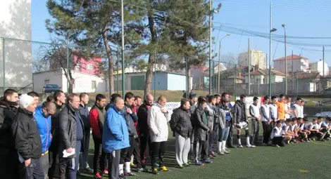 Футболисти с добри сърца помагат за лечението на русенско дете