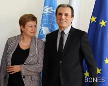 Орешарски: Кристалина Георгиева се справя добре