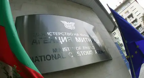 Митниците откриха незаконни кранове във винпромите в Поморие и Славянци Митниците откриха незаконни кранове във винпромите в Поморие и Славянци