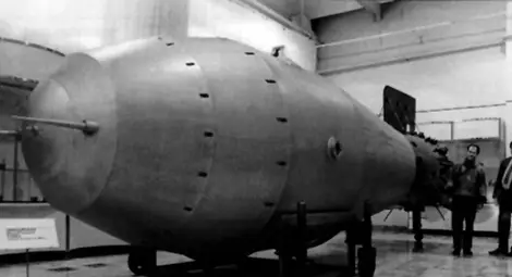 Бомбата, която беше твърде мощна, за да бъде използвана Бомбата, която беше твърде мощна, за да бъде използвана