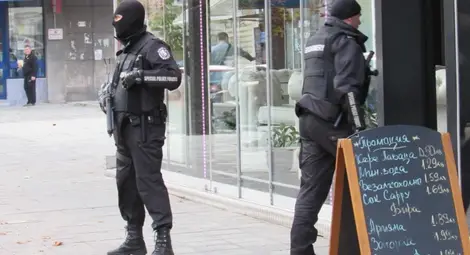 Осем души са обвинени в рекет, отвличане и незаконни оръжия в Русе