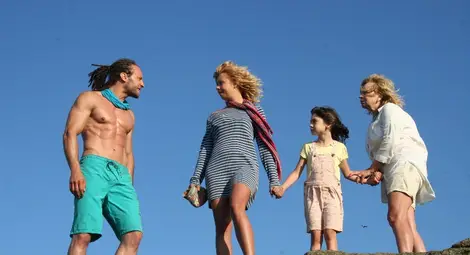 Звезди от новия хит &bdquo;Летовници&ldquo; дават автографи в Канев център