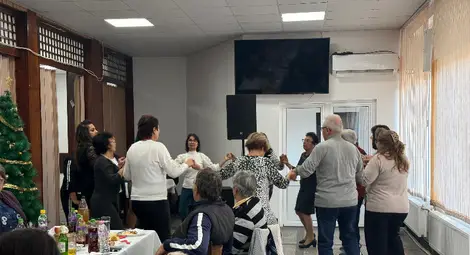 Весели коледни тържества с пенсионерите в Караманово и Пиперково