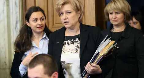 Менда Стоянов: Дефицитът се финансира с дълг