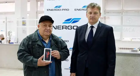 Късметлии от Русе, Шумен и Варна взеха предметните награди от томболата на ЕНЕРГО-ПРО &bdquo;Плащайте чрез директен дебит и спечелете&ldquo;