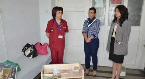 &bdquo;Движение 21&ldquo; дари книжки за  малките пациенти в болницата