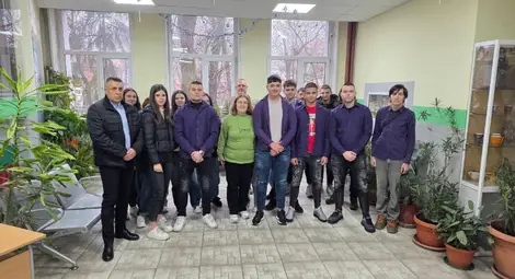 Двама ученици от Русе избраха честността пред голяма сума пари в намерен портфейл