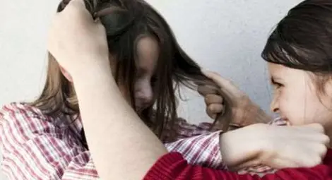 Побеснели тийнейджърки пребиха осмокласничка в Разград