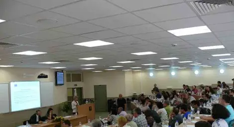 Университетът отвори борса за компютърни идеи