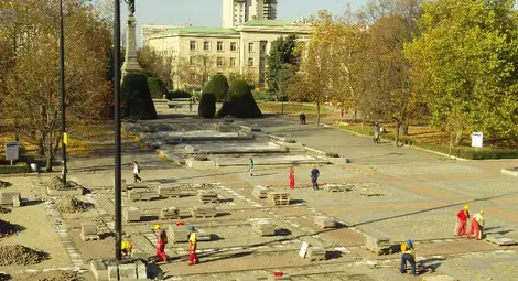 За ремонта на площада бяха похарчени 10 милиона лева. 			Снимка: Архив &bdquo;Утро&ldquo;