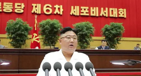 Ким Чен-ун предупреди за историческа икономическа криза в КНДР