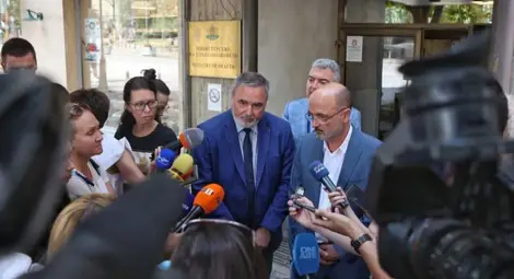 Здравните власти намаляват карантината за COVID-19 Здравните власти намаляват карантината за COVID-19