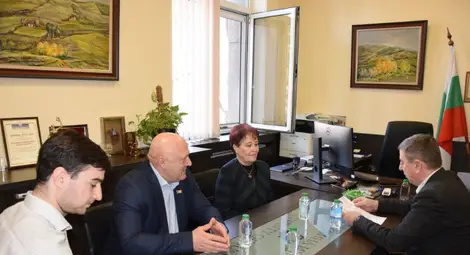 Ректорът на Русенския университет се срещна с председателя на район Тараклия