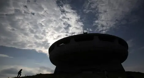 Нинова с писмо до Борисов: Иска паметника "Бузлуджа"