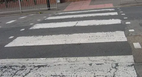 Двама пешеходци блъснати докато пресичат Двама пешеходци блъснати докато пресичат