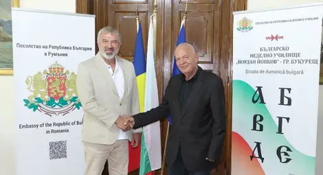 Драгомир Драганов дари над 100 книги на българските неделни училища в Румъния