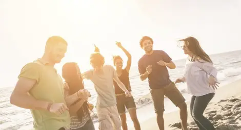 Изчислиха кога човек има най-много приятели в живота си