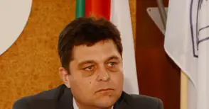 Директорът на агенцията по храните съди ведомството за неизплатени две заплати