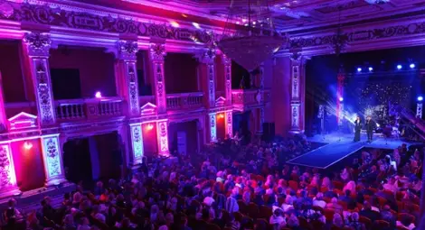 Теди Кацарова отпразнува с вълнуващ концерт своите 30 години на сцена /галерия/