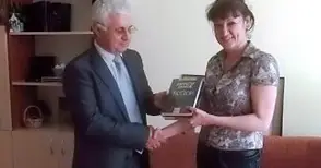 Банка подари българска класика на библиотека „Любен Каравелов“