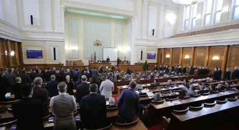 БСП, ДПС и ГЕРБ не харесаха програмата на парламента и провалиха заседанието