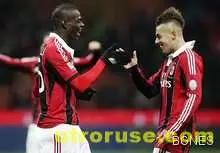 Балотели заби два гола в дебюта си за Милан Балотели заби два гола в дебюта си за Милан