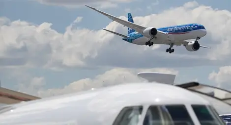 Авиокомпании по цял свят спират полетите през въздушното пространство на Иран и Ирак