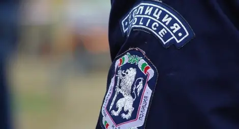 Ученичка хапала  и удряла полицаи