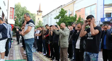 Мюсюлманите празнуват Шекер Байрам