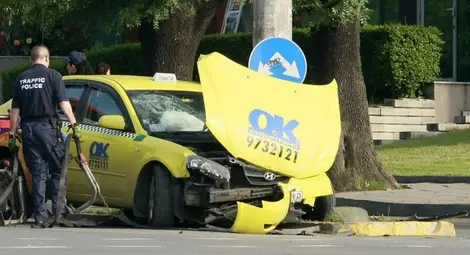 Полицай загина, а други двама са ранени в катастрофа