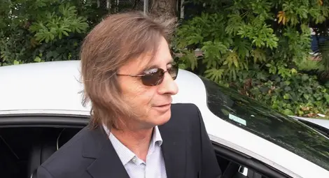 Барабанистът на Ей Си/Ди Си на съд заради подготвяно убийство