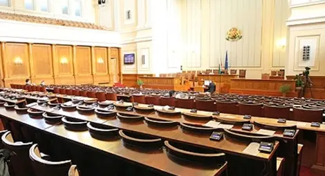 При липса на кворум режат 2/3 от заплатата на отсъстващите депутати